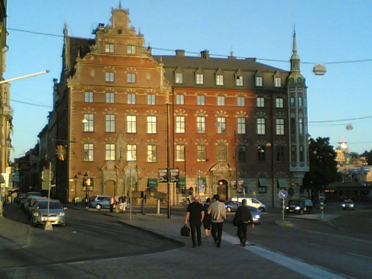 Nice_building_in_Stockholm_about_10_at_night